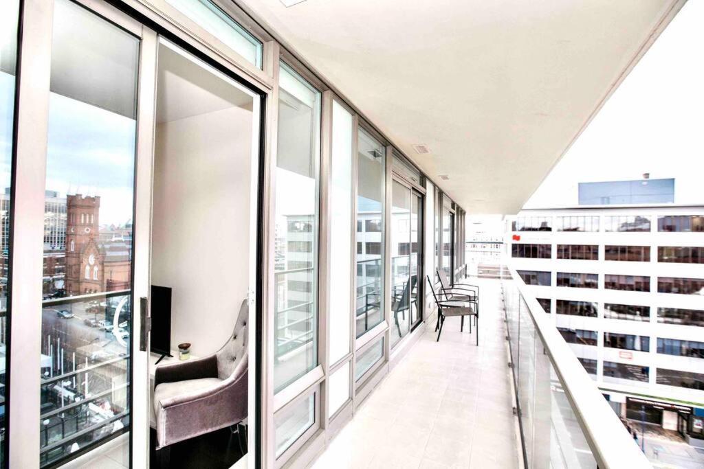 Victoria'S Best Location 2 Bedroom Luxe Condo Eksteriør bilde